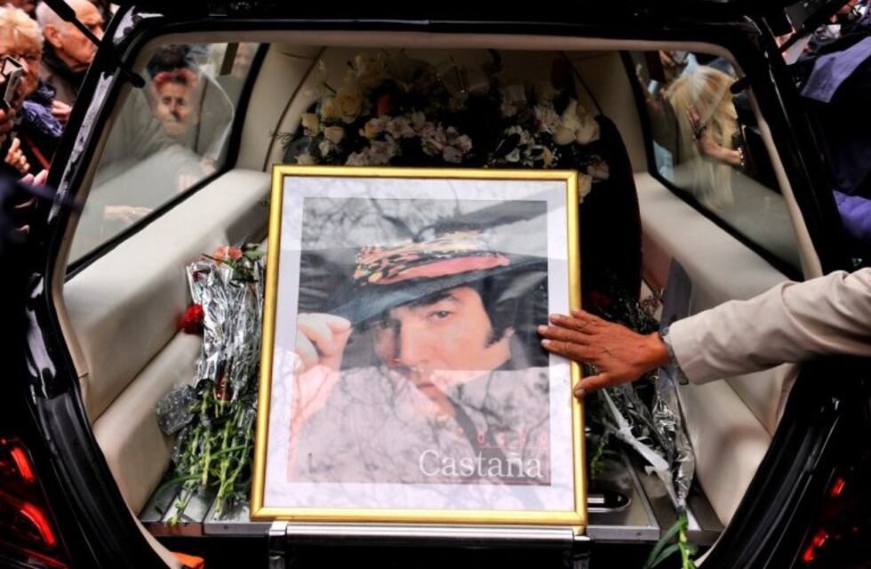 Las imágenes del último adiós a Cacho Castaña