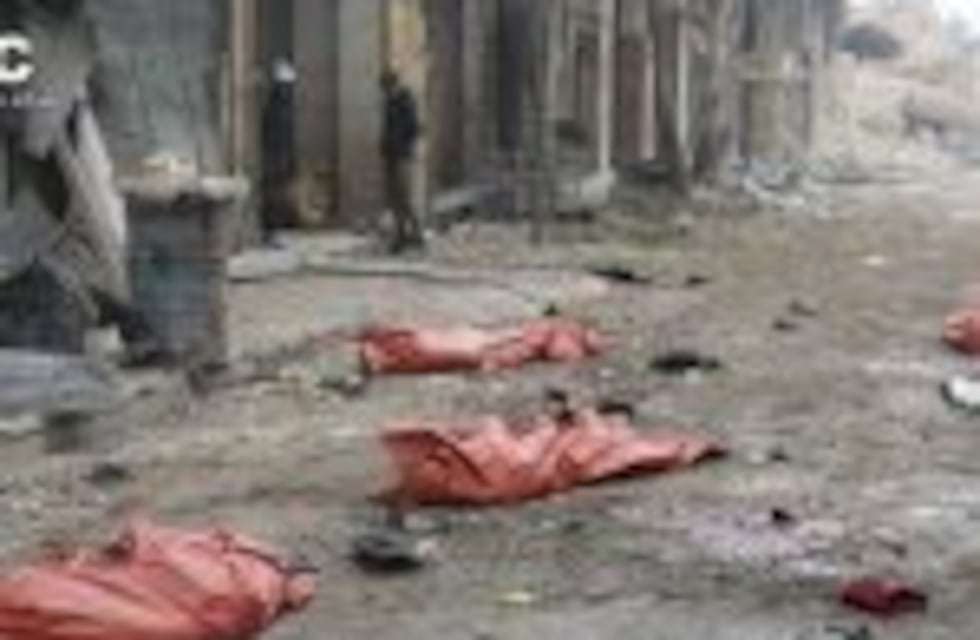 Hay cadáveres tirados en las calles de Alepo, la capital de ISIS asediada por el ejército sirio