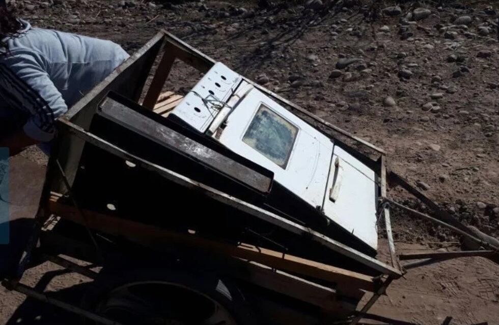 Al final lloraron: intentaban robarse cebollas dentro del horno de una cocina