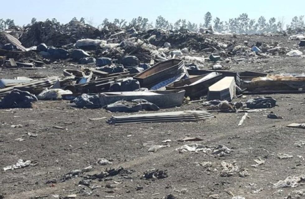 Denuncia por ataúdes en el basural de San Francisco