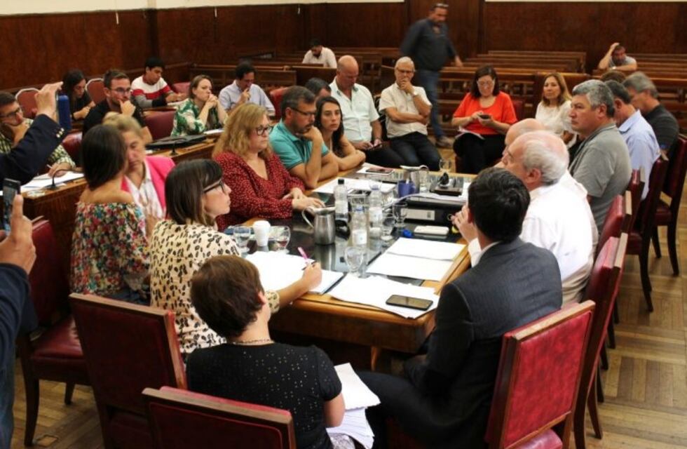 Fuerte cuestionamiento a la cantidad de funcionarios que nombró el intendente Guillermo Montenegro