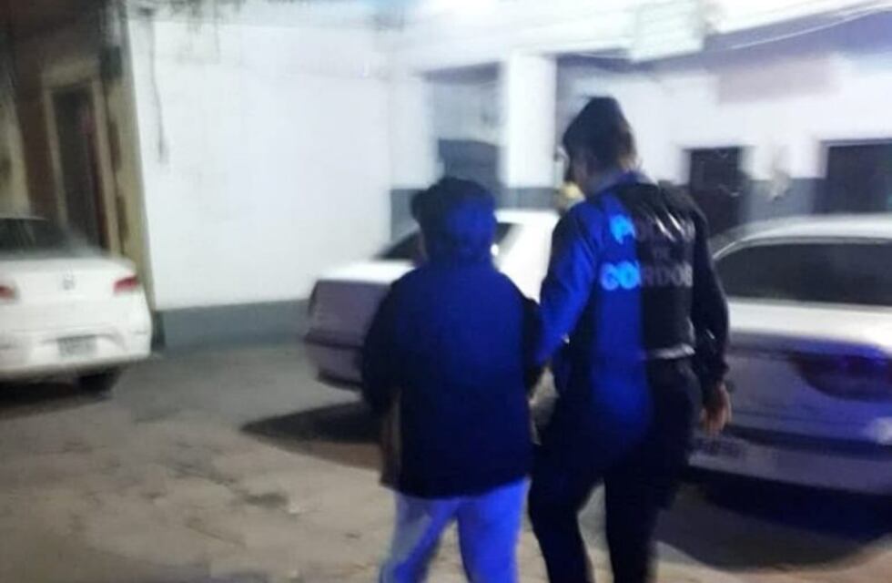 Una mujer fue detenida por amenazar y robar a un remisero
