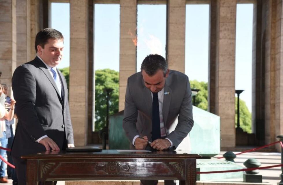 Mónica Fein entregó el mando y Pablo Javkin ya es intendente de Rosario