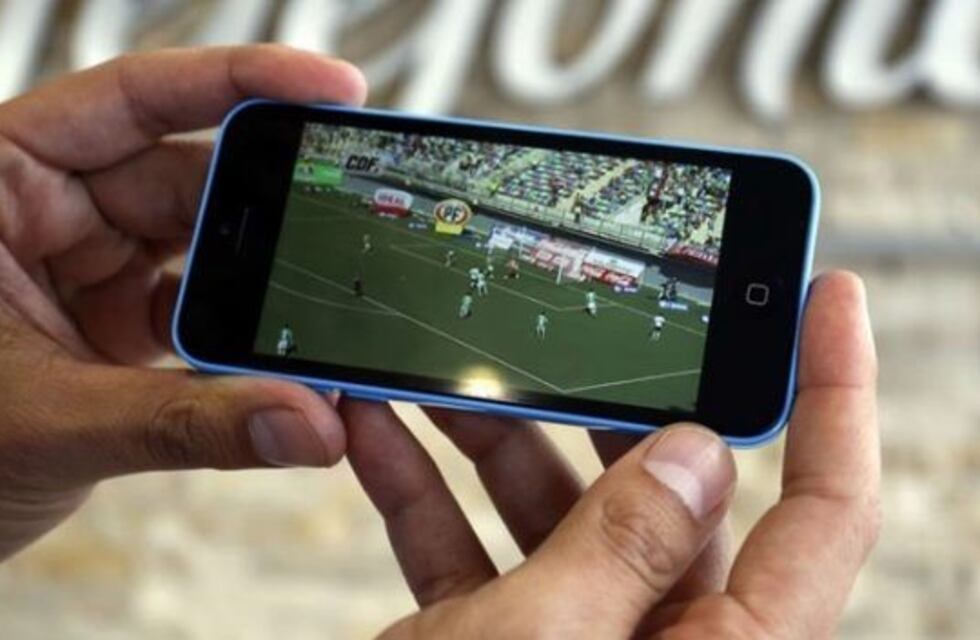 El celular podría ganarle a la televisión a la hora de ver los partidos del Mundial