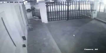 Alarma en Mar del Plata: balearon la casa de un periodista (Imagen: Captura de cámara de seguridad)