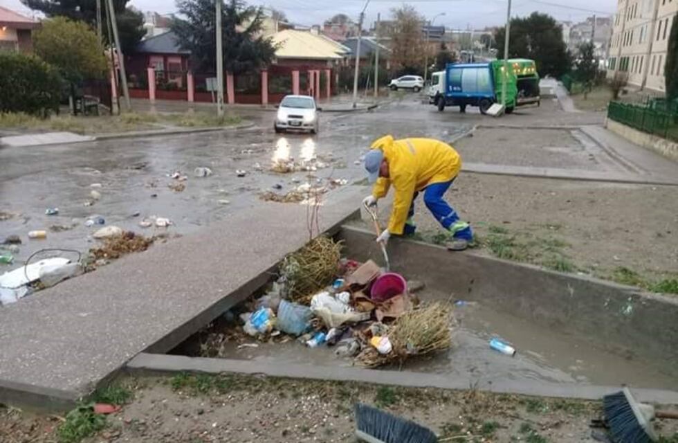 Intensas tareas de mantenimiento de sumideros y pluviales