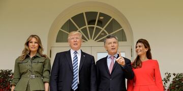 U.S. President Donald Trump and first lady Melania Trump welcome Argentine President Mauricio Macri and his wife, Juliana Awada, to the White House in Washington, U.S., April 27, 2017. REUTERS/Kevin Lamarque