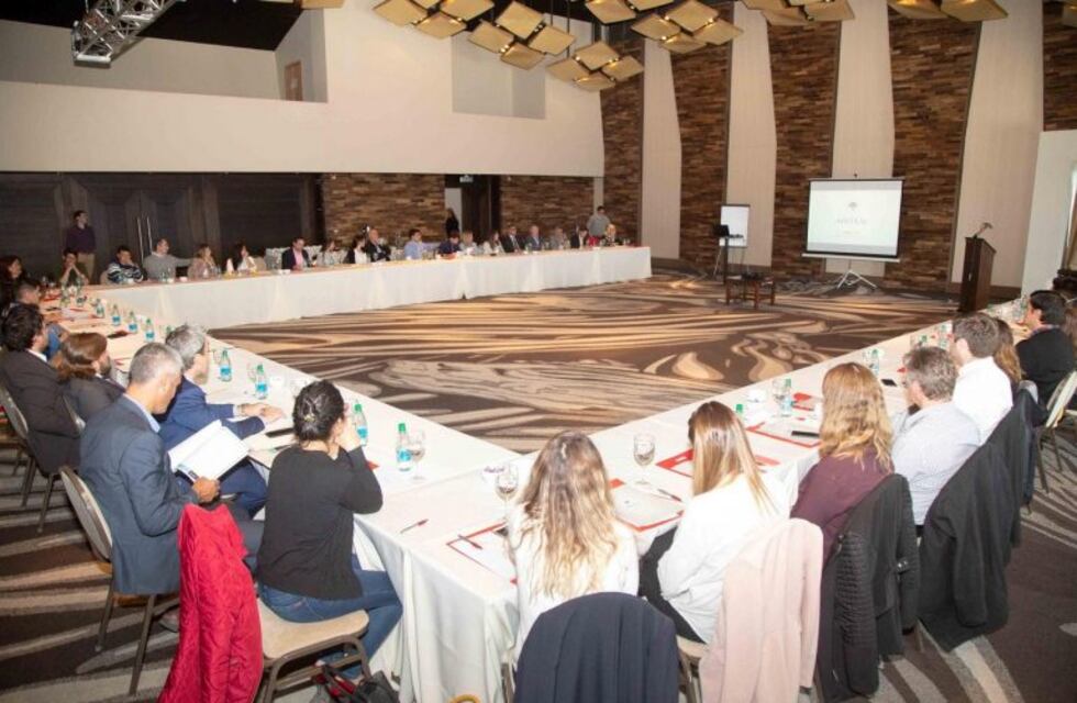 Se presentó la Maestría en Derecho Tributario para capacitar los empleados públicos