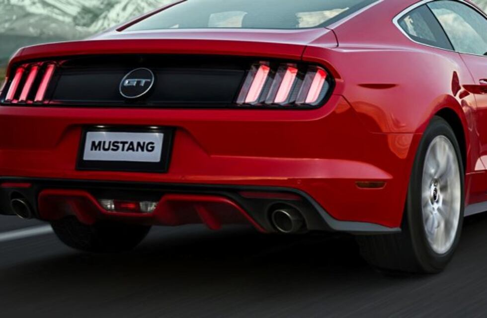 ¿Tu auto larga humo? Las fallas según el color