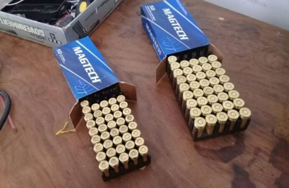 Encuentran una réplica de arma de fuego y balas en la casa del sujeto que tiroteó un colectivo