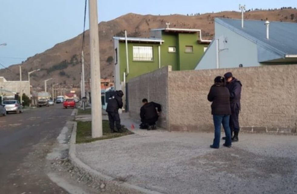 Enfrentamiento entre bandas: Apedrearon una casa y tiraron  una molotov