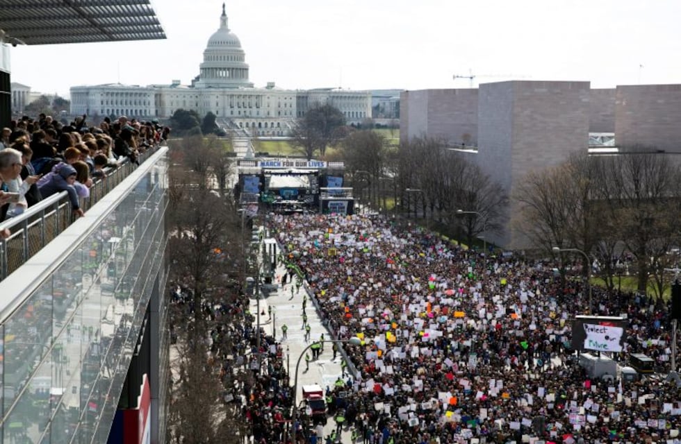 Multitudinaria marcha contra las armas en Washington
