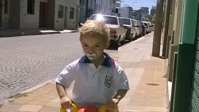 Emilio Taddey vive en San Nicolu00e1s, tiene 3 au00f1os y padece una malformaciu00f3n urinaria.