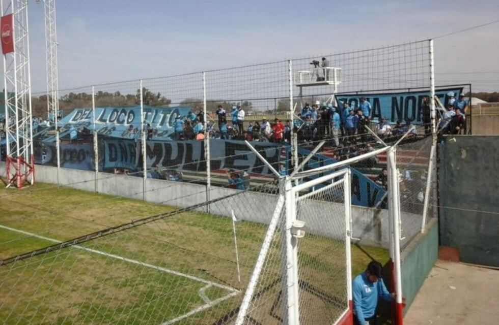 Los hinchas de Belgrano no dejan solo al Celeste, a ritmo de cuarteto