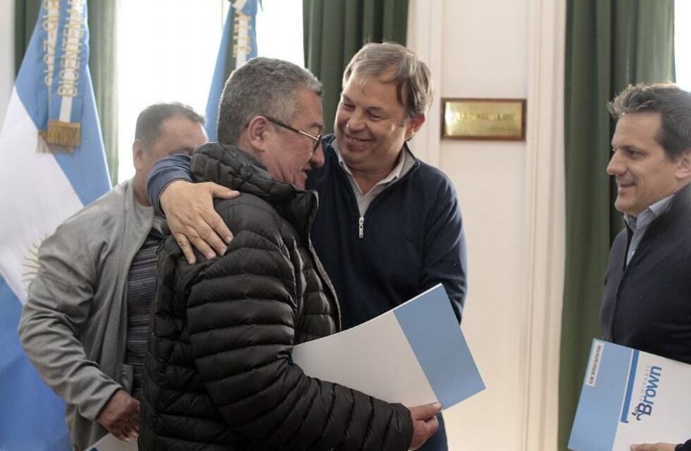 Cascallares junto a ex combatientes brownianos que volverán a Malvinas