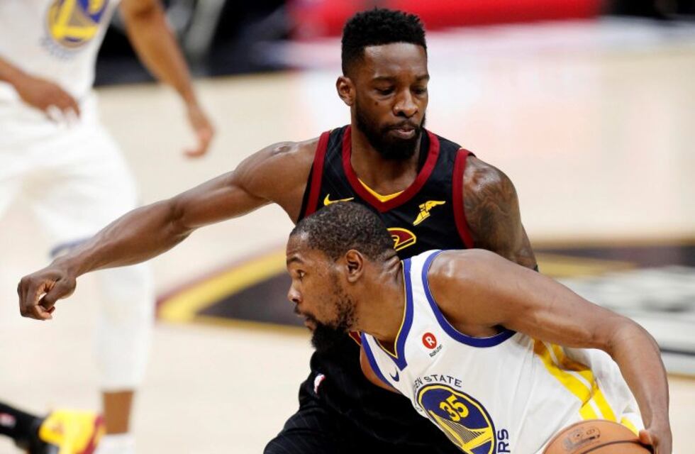 Golden State superó nuevamente a Cleveland y quedó a un paso del título en la NBA