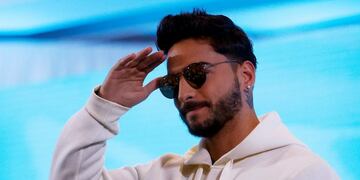 CH01. VIu00d1A DEL MAR (CHILE), 23/02/2017.- El cantante colombiano, Maluma saluda hoy, jueves 23 de febrero de 2017, durante una rueda de prensa antes de su actuaciu00f3n en la 58 versiu00f3n del Festival internacional de la canciu00f3n de Viu00f1a del Mar, en Viu00f1a del Mar,