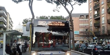 El indignante motivo por el cual un chofer italiano hizo bajar a todos los pasajeros de un colectivo
