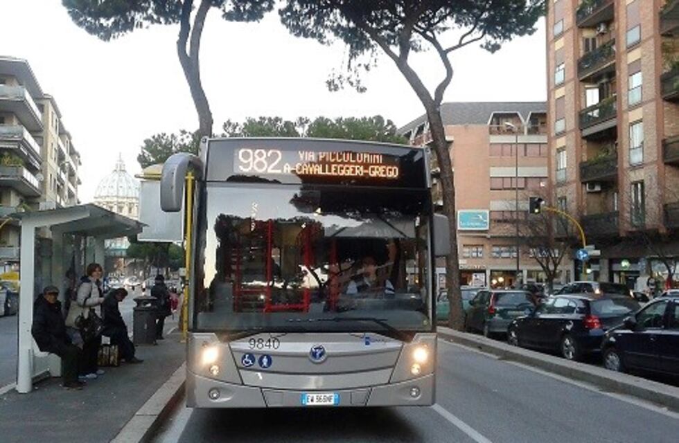 El indignante motivo por el cual un chofer italiano hizo bajar a todos los pasajeros de un colectivo