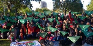 Pañuelazo verde en Corrientes\u002E (Foto: El Litoral)