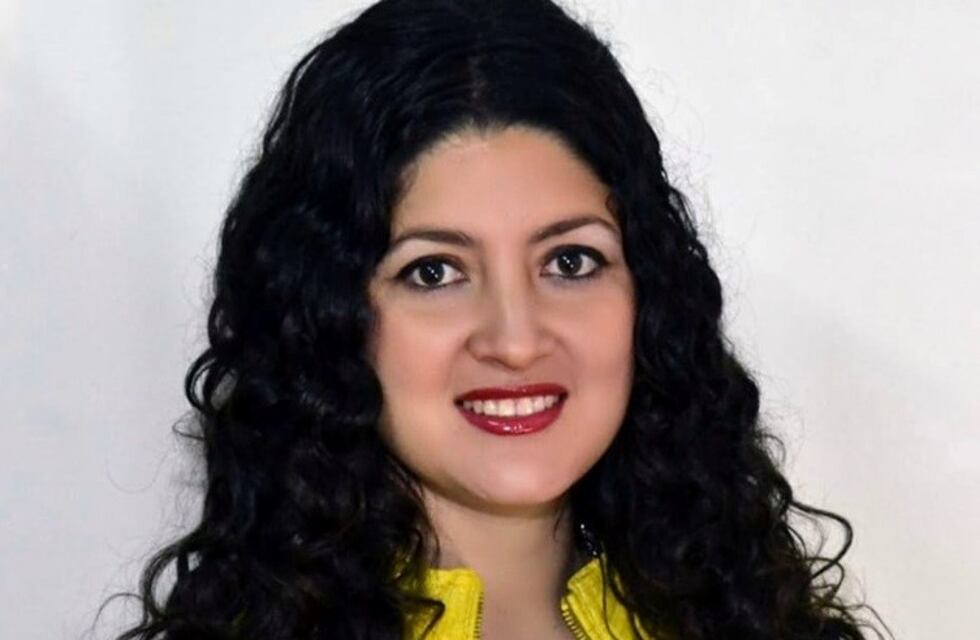 Griselda Galleguillos: la concejal que sortea bombachas, posó en bikini en las redes