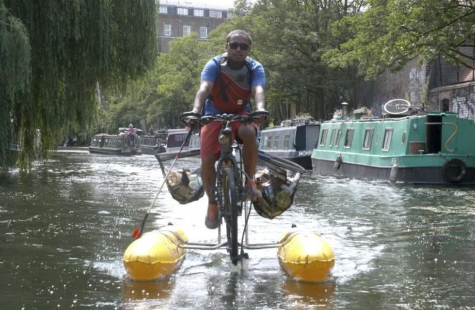 El activista ambiental y creador de la bicicleta flotante en Ushuaia