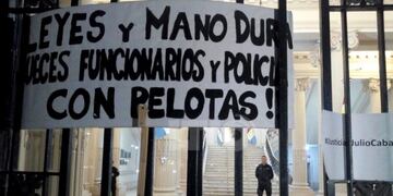 Vecinos y comerciantes marcharon la semana pasada tras el crimen de Cabal\u002E (LT10)