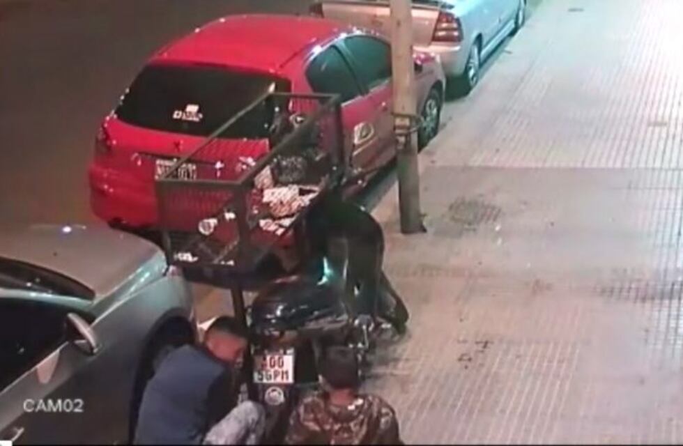 Para robar una moto, utilizó a un niño para no despertar sospechas