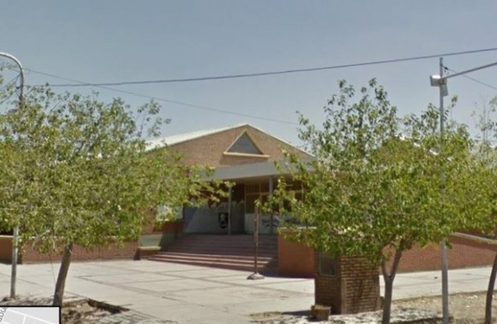 Encontraron una escopeta, balas, droga y un chaleco antibalas en una escuela mendocina