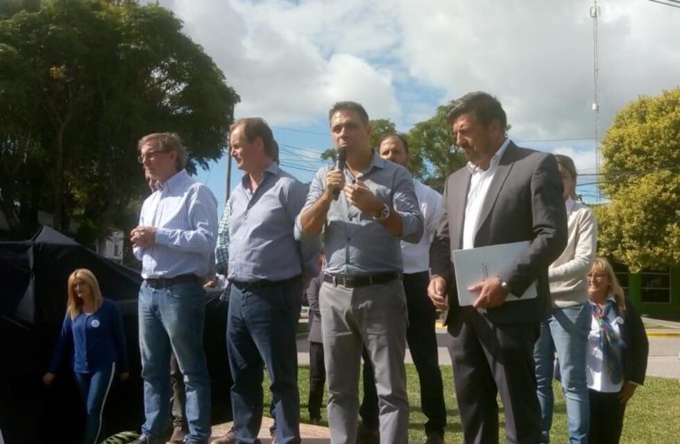 El gobernador Bordet entregó aportes y llamó a licitación para la obra de gas en PGB