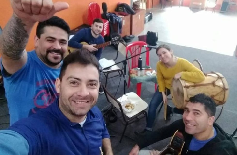 Dos músicos de Arroyito participan en la canción que cerrará el Festival de Extremadura