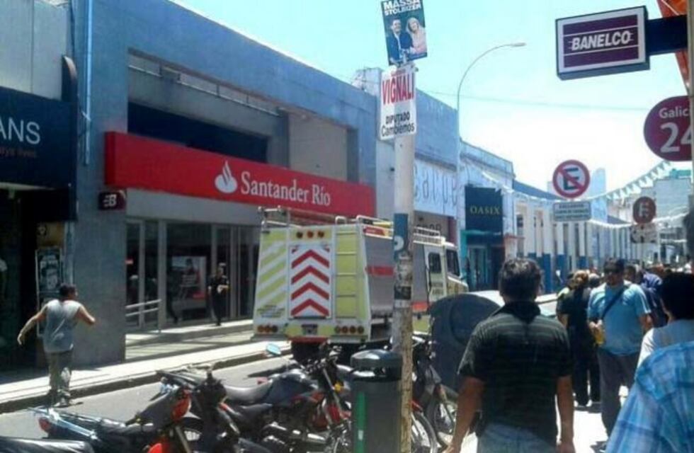Un principio de incendio en el banco Santander Río obligó a evacuar el edificio