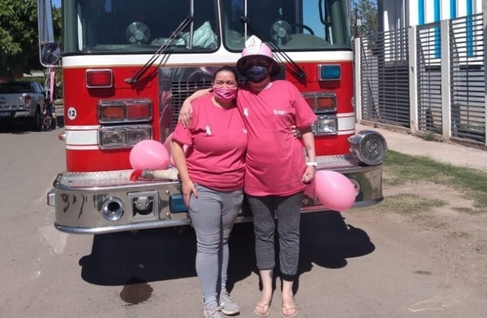Carola, la bombero voluntaria mendocina que le da batalla al cáncer de mama