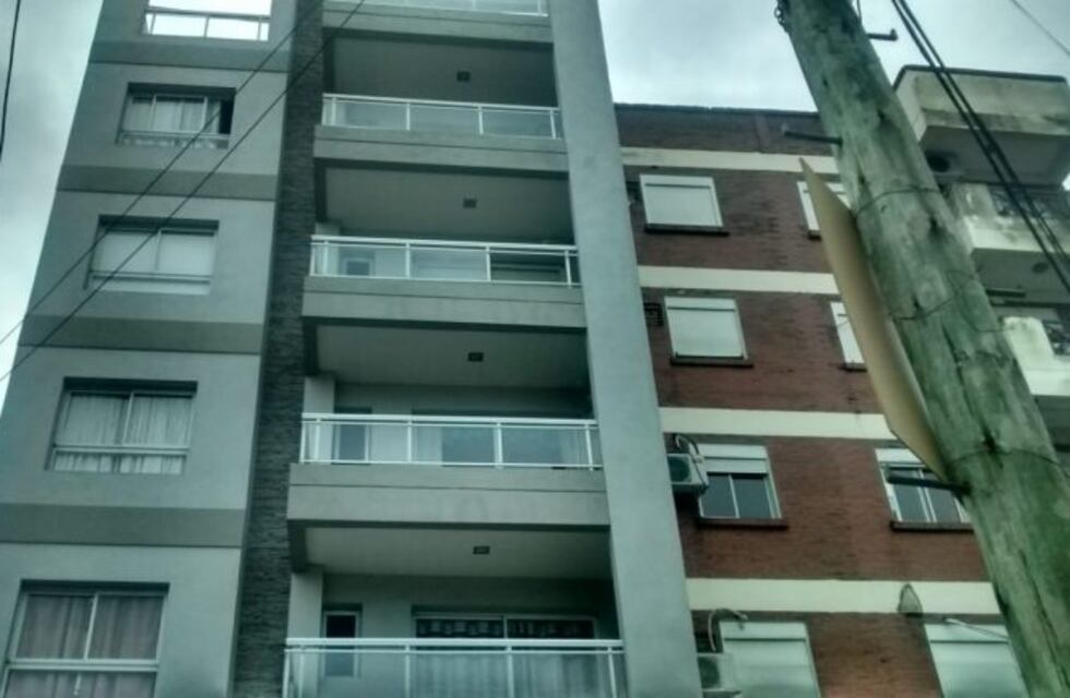 La familia del chico que cayó del balcón no cree la hipótesis que se haya quitado la vida