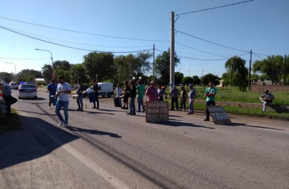 Cortan la ruta 19 en Santiago Temple por el despido de dos trabajadores