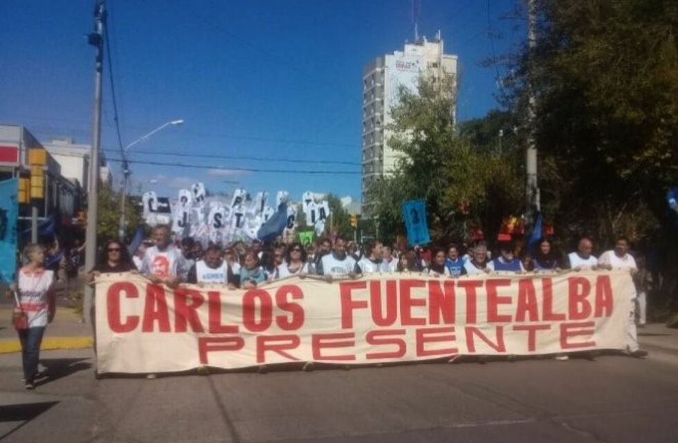 Multitudinaria marcha a 12 años del asesinato de Fuentealba