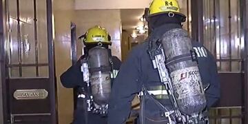 Los bomberos terminaron de sofocar las llamas al anochecer\u002E (Canal 3)
