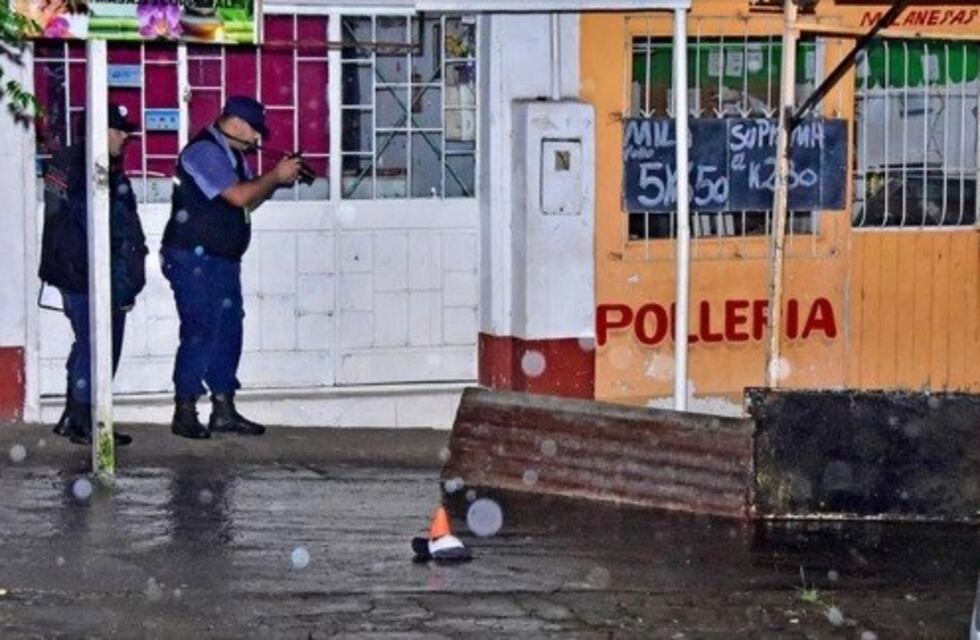 Bajó de un auto y apuñaló a un indigente que falleció poco después