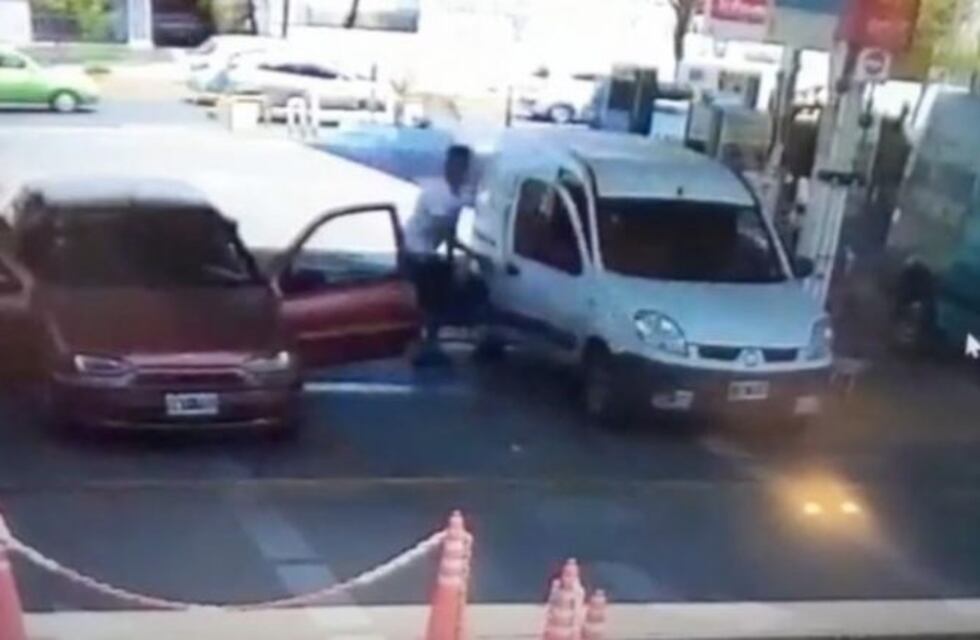 Córdoba: robó en una estación de servicio, en compañía de dos niños