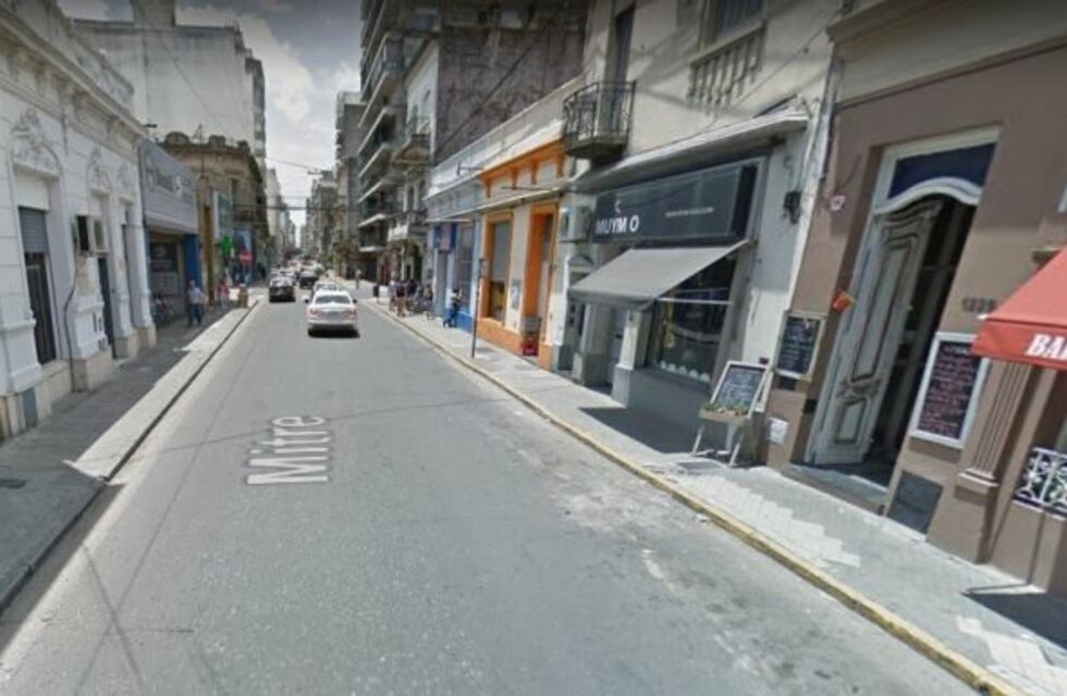 Pagaron con un billete falso y mientras se los revisaban, vaciaron la caja