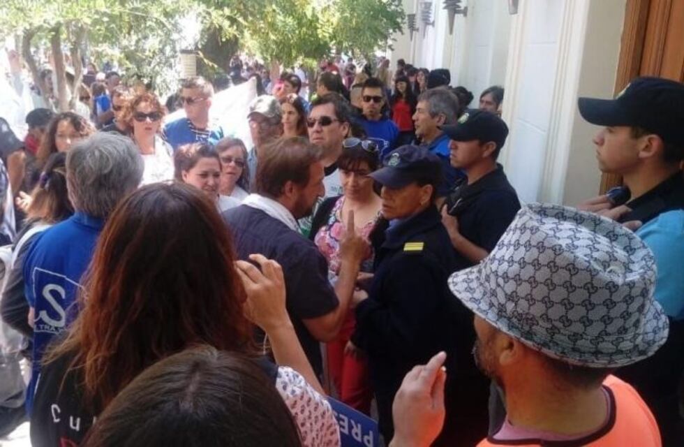 Los trabajadores estatales se manifiestan en Rawson