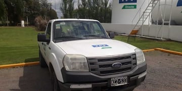Parte de las camionetas a subastar por la empresa YPF\u002E