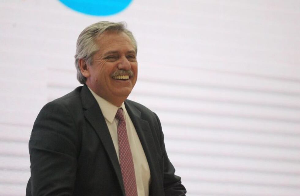 Alberto Fernández y Elisa Carrió, este jueves en Córdoba (por separado)