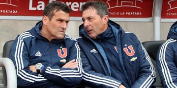 El Profe Kudleka y su inseparable colaborador, la Pepa Armando, en el 4-1 de la U\u002E