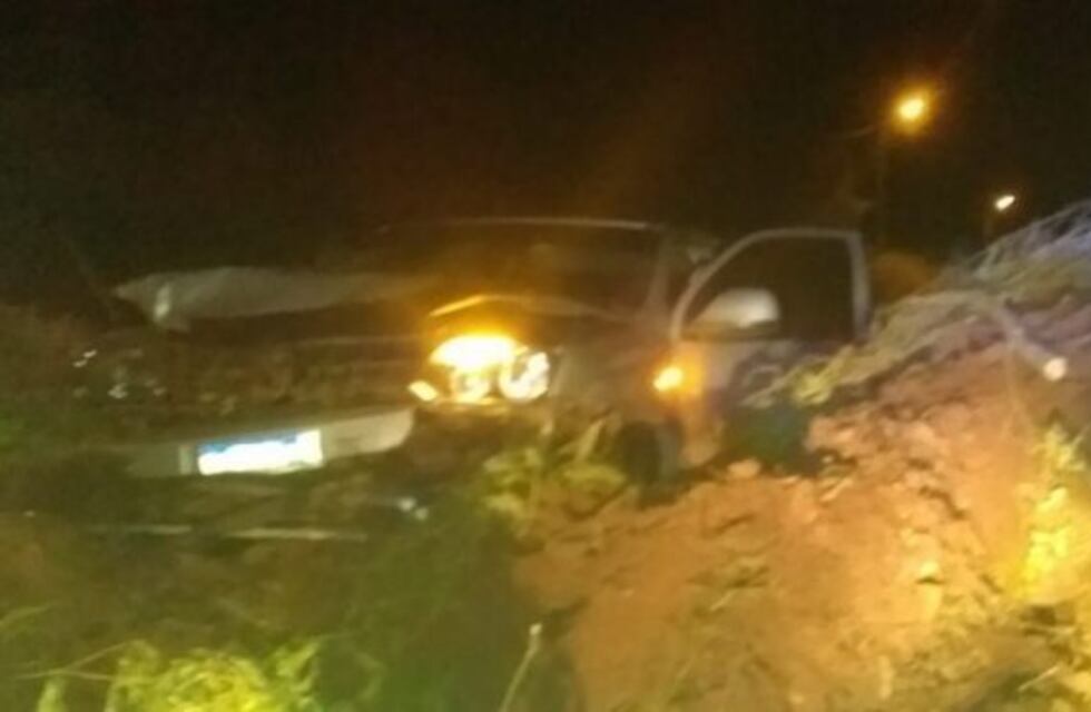 Empresario volvió a violar la cuarentena y chocó contra una barricada