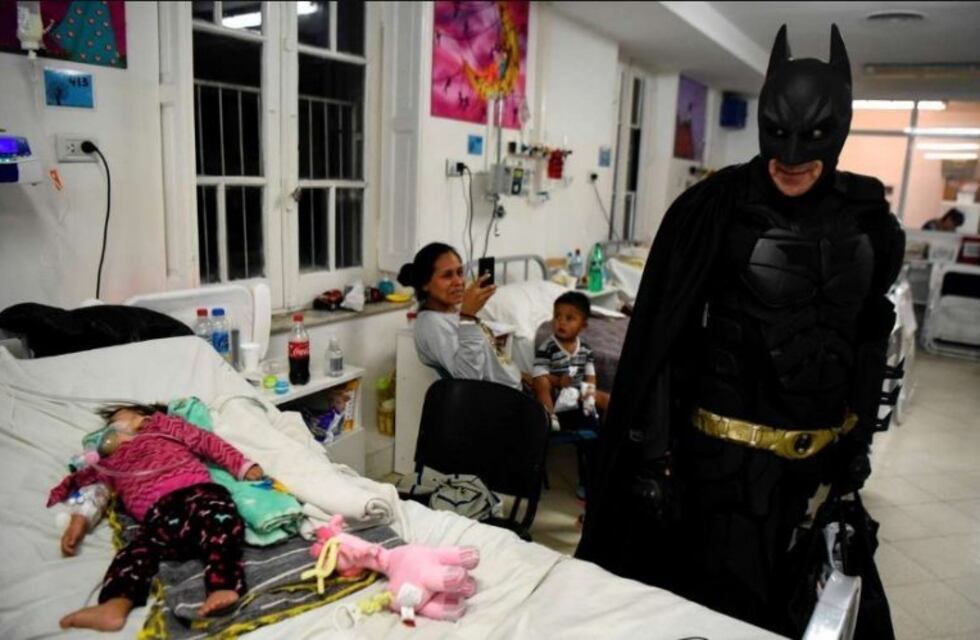 El Batman Solidario inició una nueva etapa de donaciones en un hospital distinto