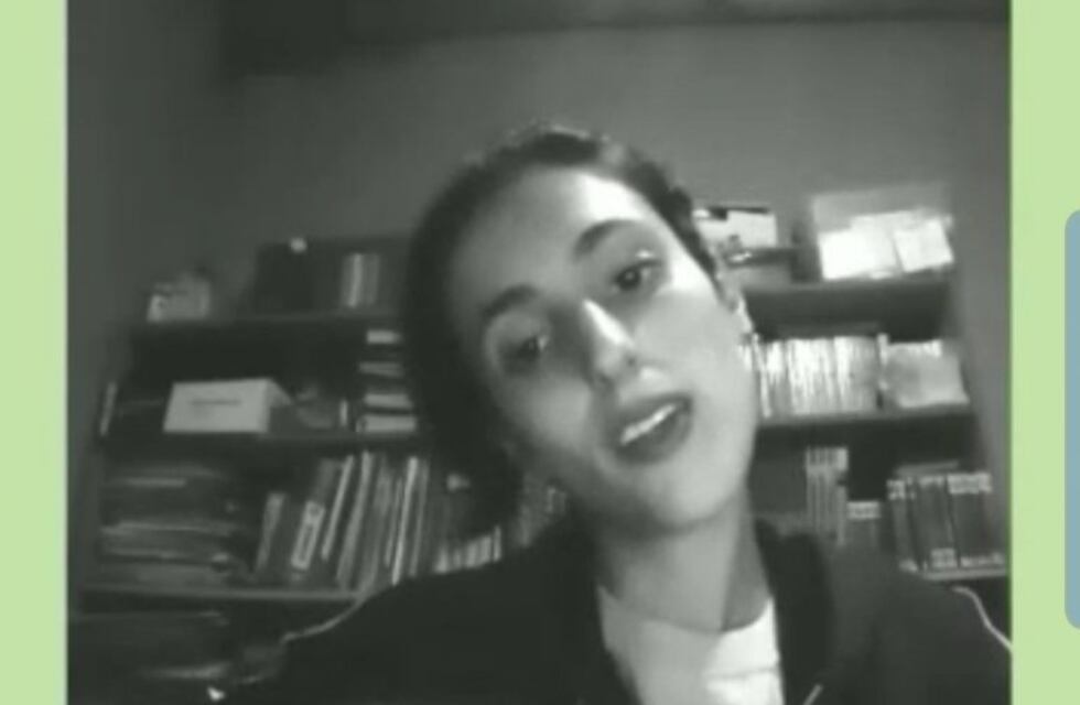 Una docente cantó en "lengua de señas" y cautivó a todos con su mensaje
