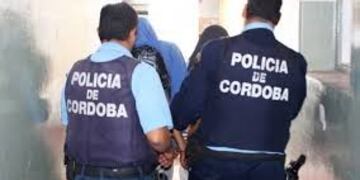 Policía de Córdoba detuvo a dos ladrones\u002E