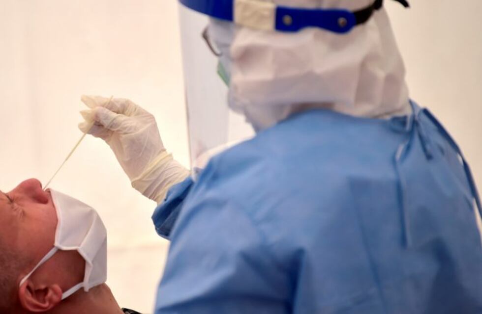 Uruguay le cobrará 100 dólares a los viajeros para que se realicen el test de coronavirus