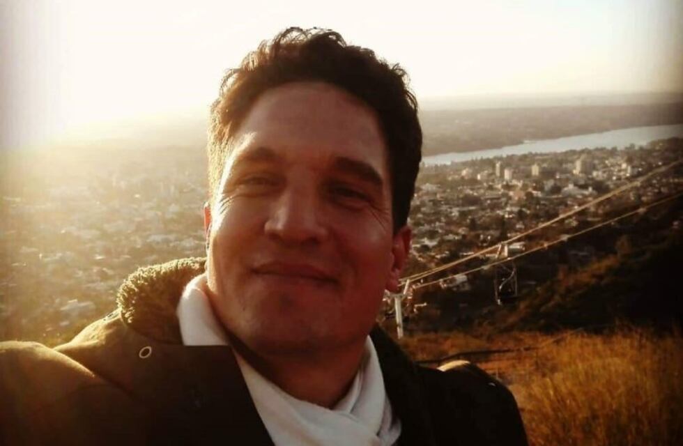Elecciones en Carlos Paz: Emilio Iosa llegó a votar en bicicleta